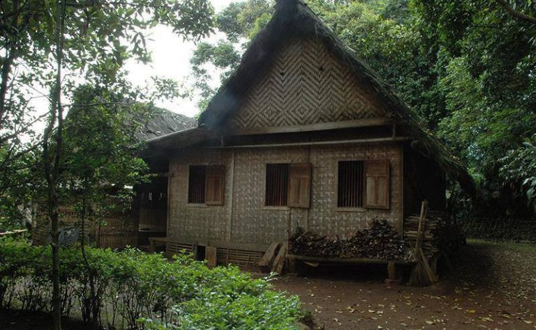   Rumah  Adat  Sunda  di Jawa Barat Keunikan  Gambar dan Sketsa