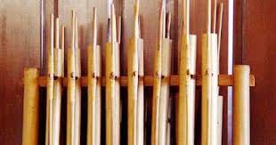 alat musik Druri Dana berbentuk garpu tala dari daerah Nias